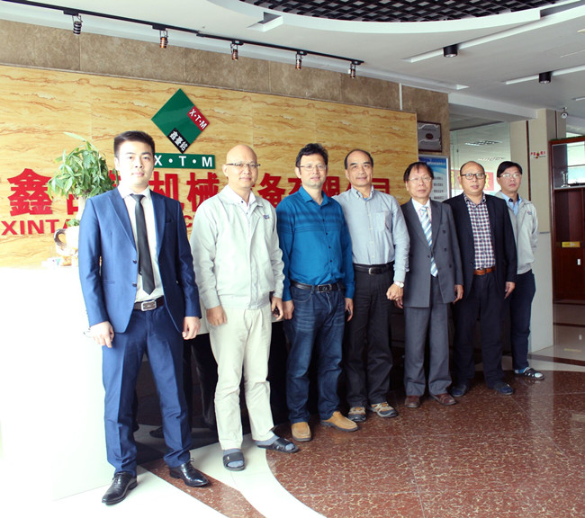 欢迎华南理工大学蒋教授莅临鑫台铭参观指导工作
