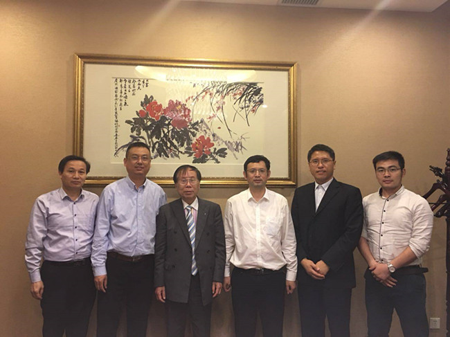 欢迎华南理工大学蒋教授莅临鑫台铭参观指导工作