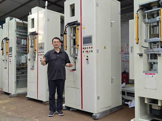 伺服粉末成型机——助力创客中国，深圳智能制造